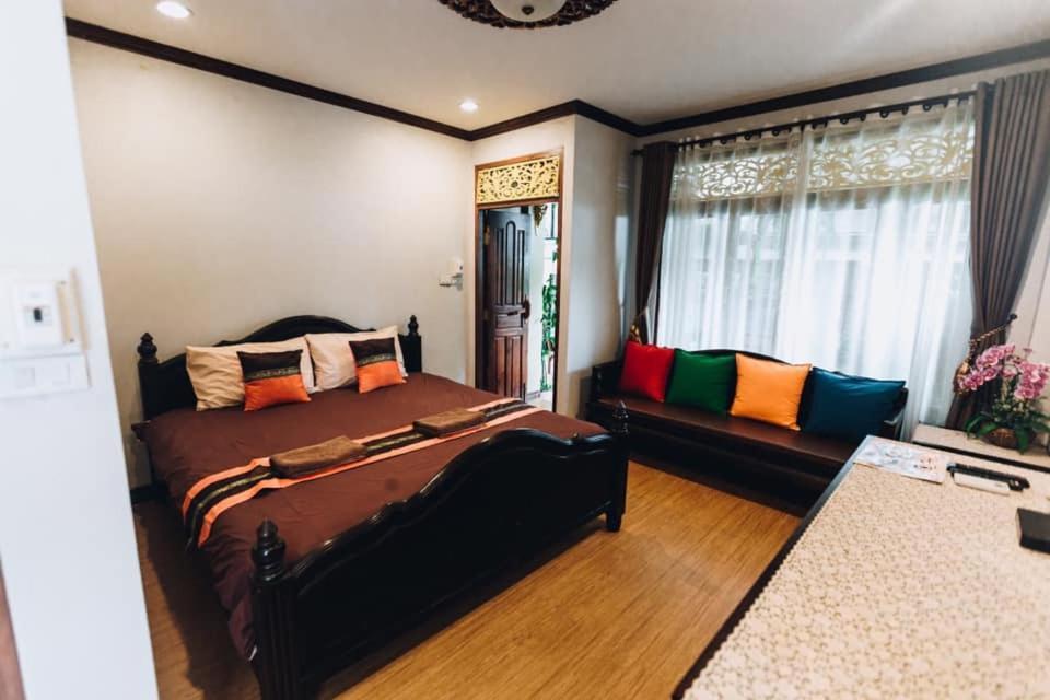 Banchan Hostel Пра Након Си Аютая Екстериор снимка