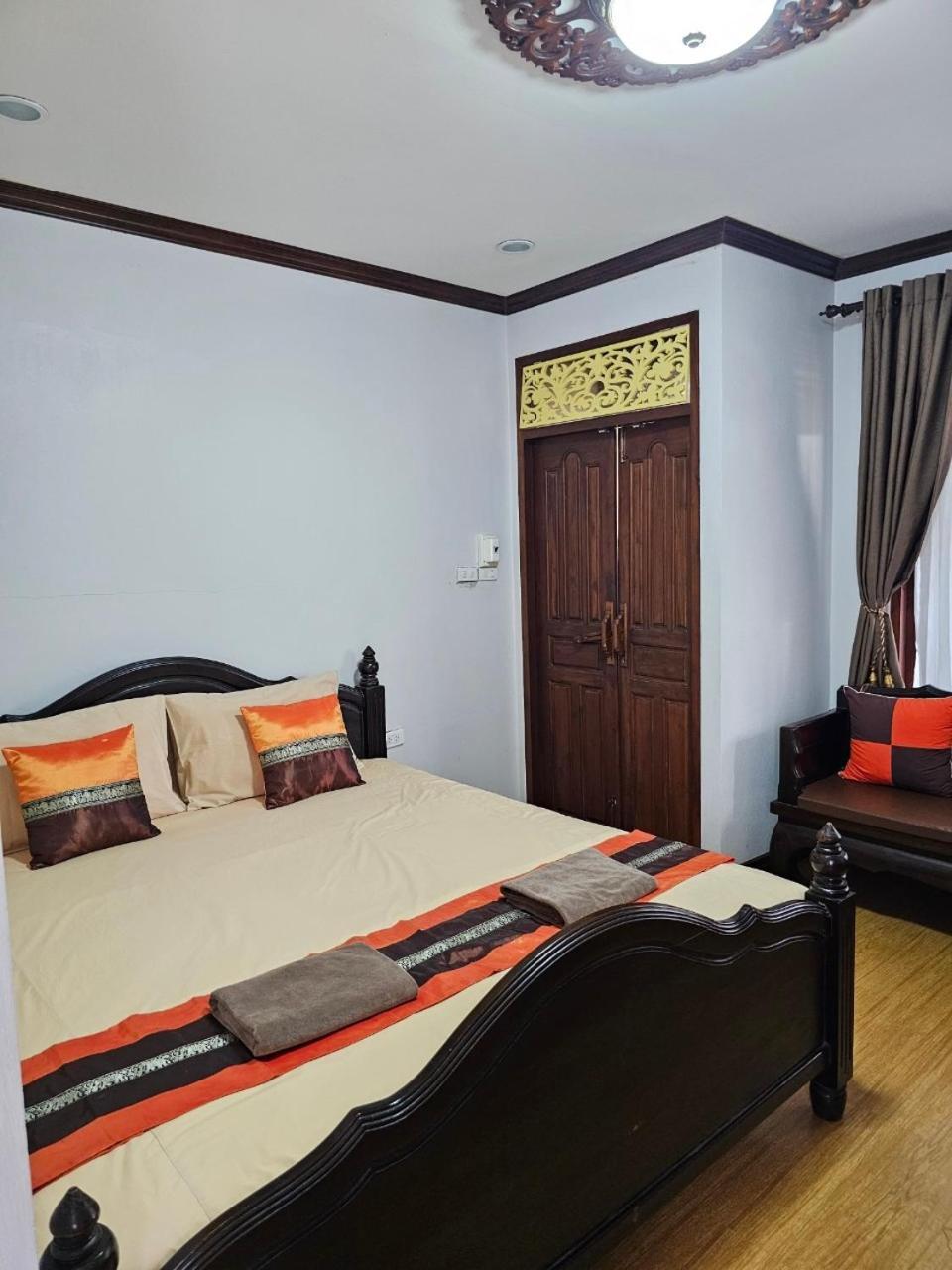 Banchan Hostel Пра Након Си Аютая Екстериор снимка