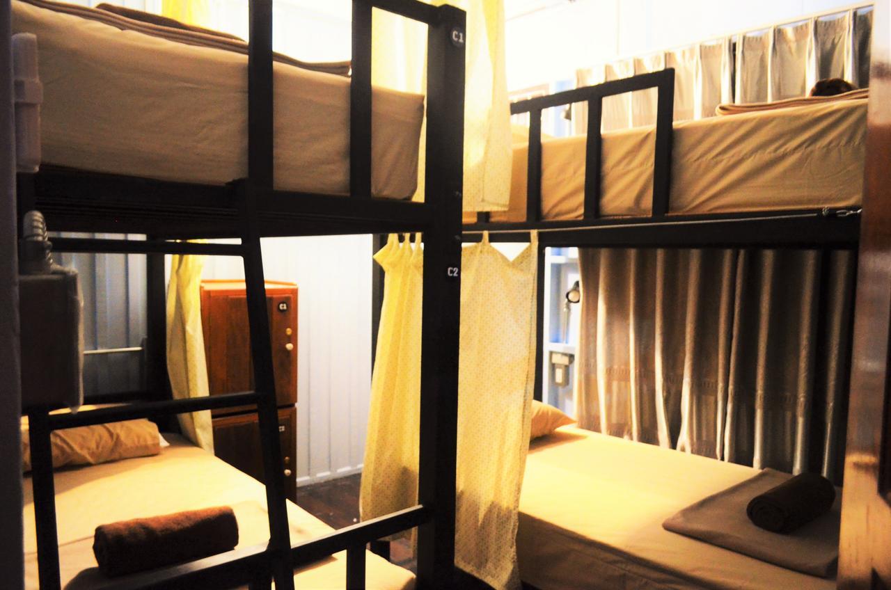 Banchan Hostel Пра Након Си Аютая Екстериор снимка