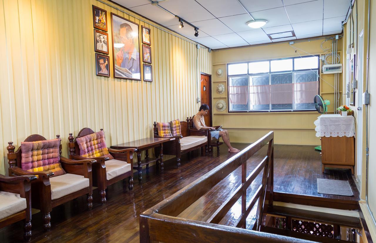 Banchan Hostel Пра Након Си Аютая Екстериор снимка