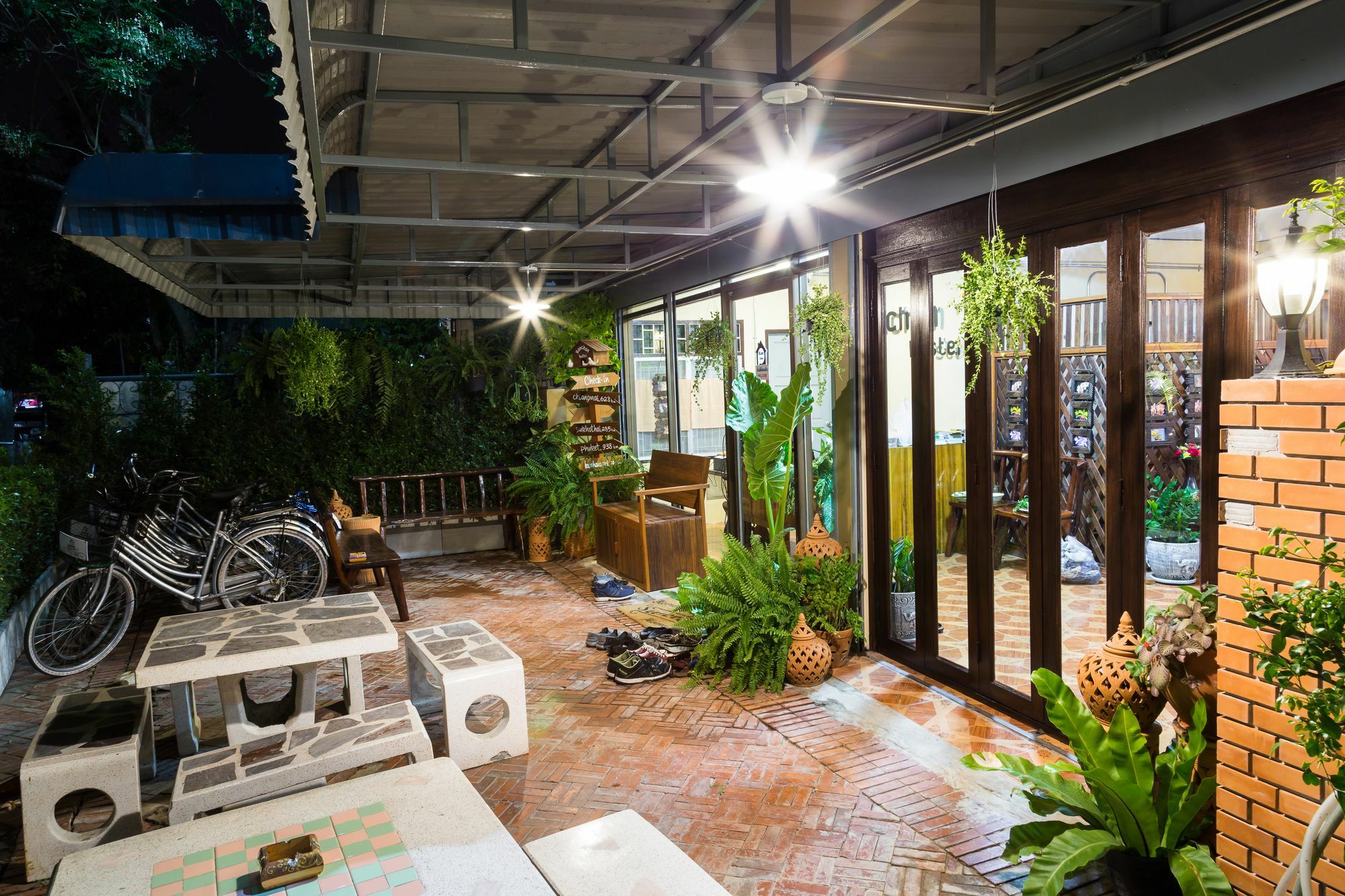 Banchan Hostel Пра Након Си Аютая Екстериор снимка